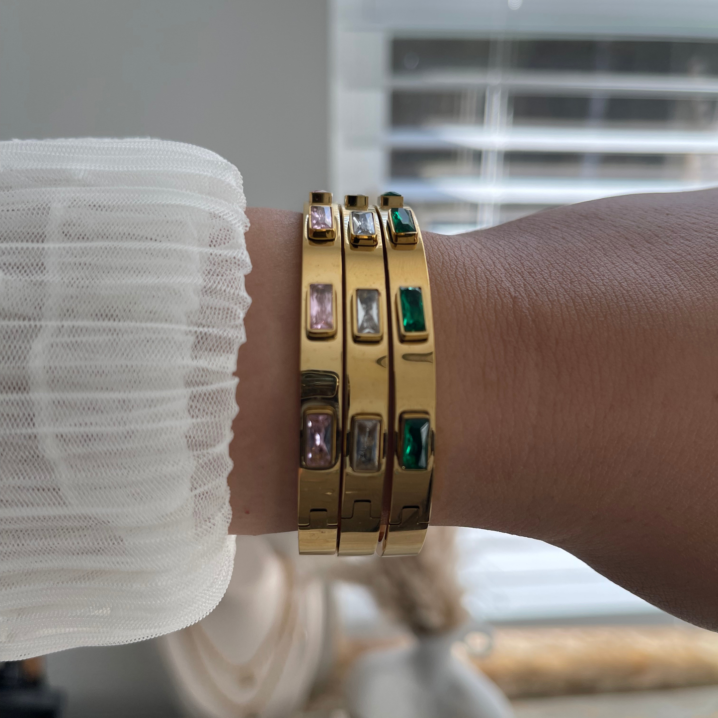 GOLDEN GLOW BANGLE